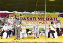 Minyak Goreng Jadi Incaran Masyarakat Saat Belanja di Pasar Murah NKRI Peduli