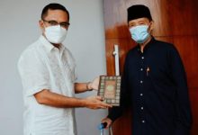 Eka Hospital Bersama Buya Syafii Maarif Wakafkan Ribuan Alquran