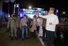 Hujan Deras tidak Surutkan Hamka dan Isteri Kunjungi lokasi Lomba MTQ ke X di Taman Taqwa