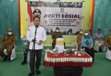 Saat Salurkan BLP3G di Paguyaman, Penjagub Hamka Ingatkan Warga Mengenai Bahaya Difteri