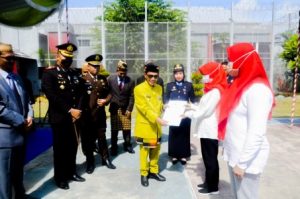 nelson serahkan remisi kepada narapidann perempuan