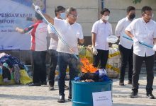 Kemendag Musnahkan Pakaian Bekas Asal Impor Senilai Rp 8,5 Miliar