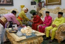 Nelson dan Hendra Sambut Penjagub Ismail Bersama Isteri Secara Adat Mopotilolo