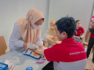 suntik vitami utuk karyawan