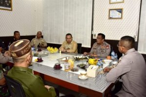 rapat dengan kaplda terkait pembakaran kantor bupati