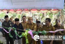 Sekda Roni Resmikan RUTILAHU Korban Kebakaran di Desa Pentadio Timur