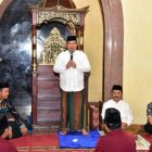 Penjagub Ismail Serahkan Dana Hibah Rp 50 Juta untuk Operasional Masjid Agung Baiturrahmah Boalemo,