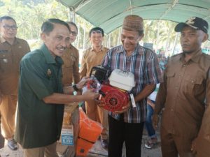 Nelson serahka bantuan alat tangkap perikanan