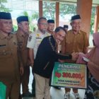 Ringankan Beban Masyarakat, Nelson Serahkan BLT Dana Desa kepada 30 Warga Desa Gandasari