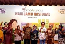 Peringati Hari Jamu Nasional, Bos Sido Muncul Ajak 100 Pedagang Jamu Kunjungi Pabrik di Semarang