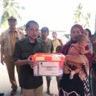 Bayi di Tempat Pengungsian Banjir dapat Bantuan Perlengkapan Bayi dari Pemkab Gorontalo