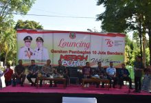 Meriahkan  HUT RI ke 79, Pemkab Gorontlo Bagikan Bendera Mutih di Pelataran Pakaya Tower