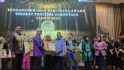 Komitmen Lindungi Pekerja Rentan, Bupati Gorontalo Raih Penghargaan Paritrana Award