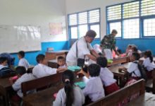 BULOG Beri Bantuan Makanan Bergizi di Kampung Wanam Merauke