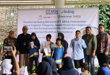 Peduli Disabilitas, Bulog Bekerjasama dengan CT ARSA Foundation Bagikan 500 Paket Pangan di Yayasan Mitra Netra